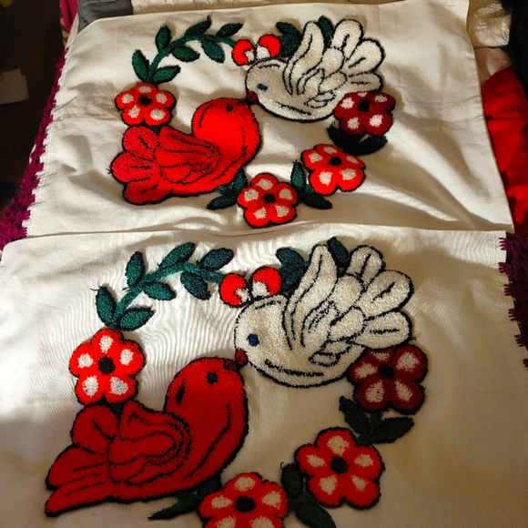Set of needle punch embroidered pillow cases - Picture 5 of 5